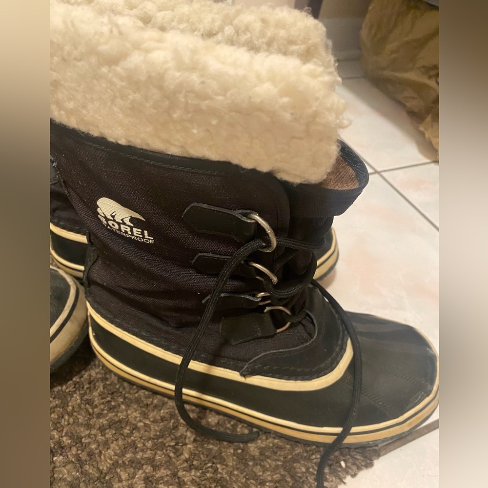 Sorel Black Lace-Up Boots with White Fleece